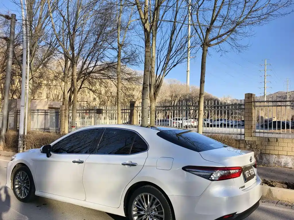 Toyota Camry — фото 4