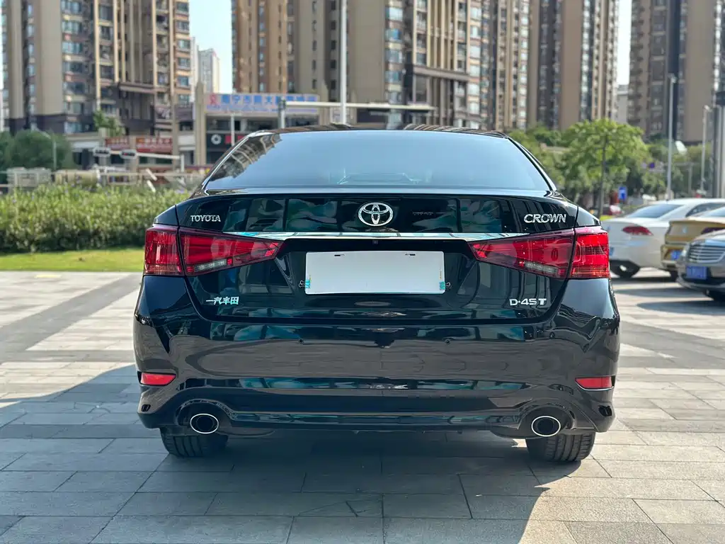 Toyota Crown — фото 3