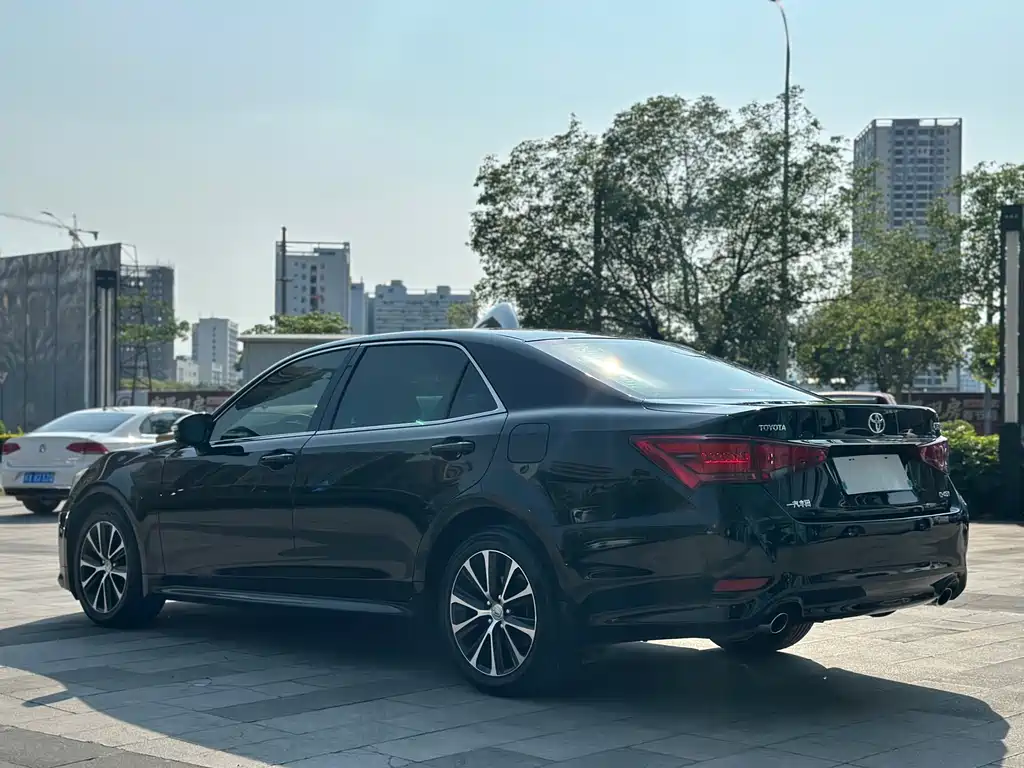 Toyota Crown — фото 5