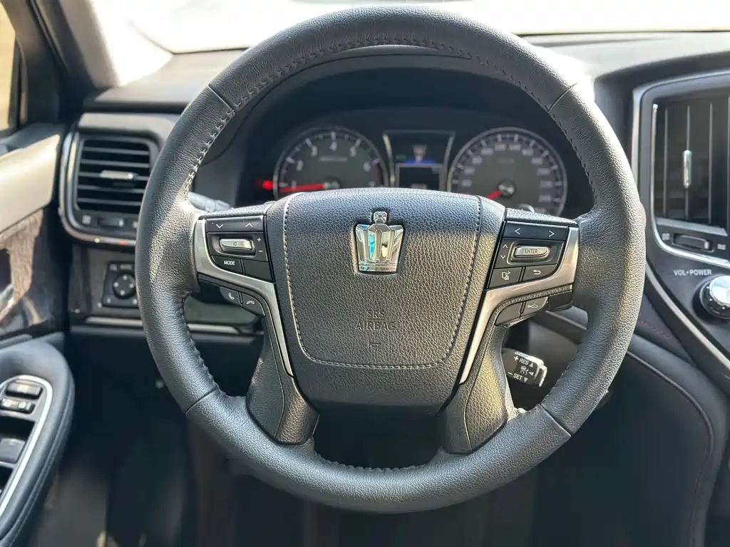 Toyota Crown — фото 10