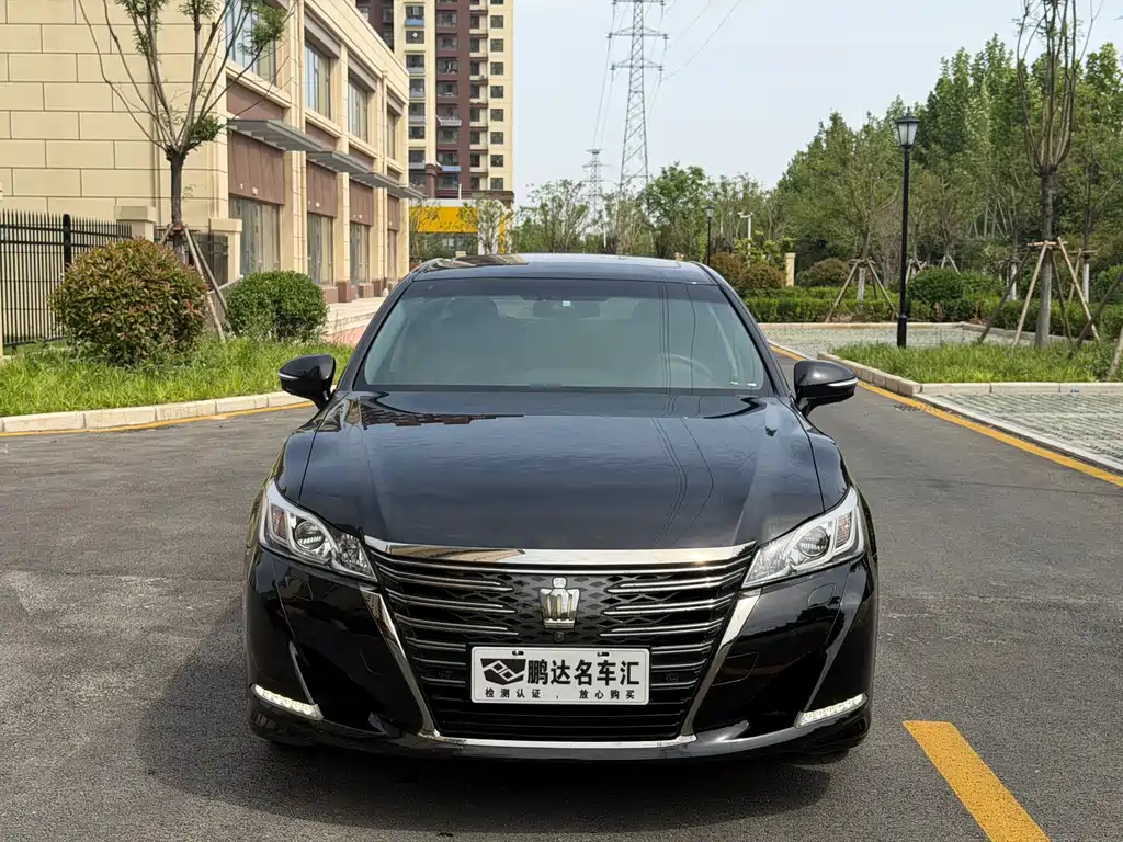 Toyota Crown — фото 2