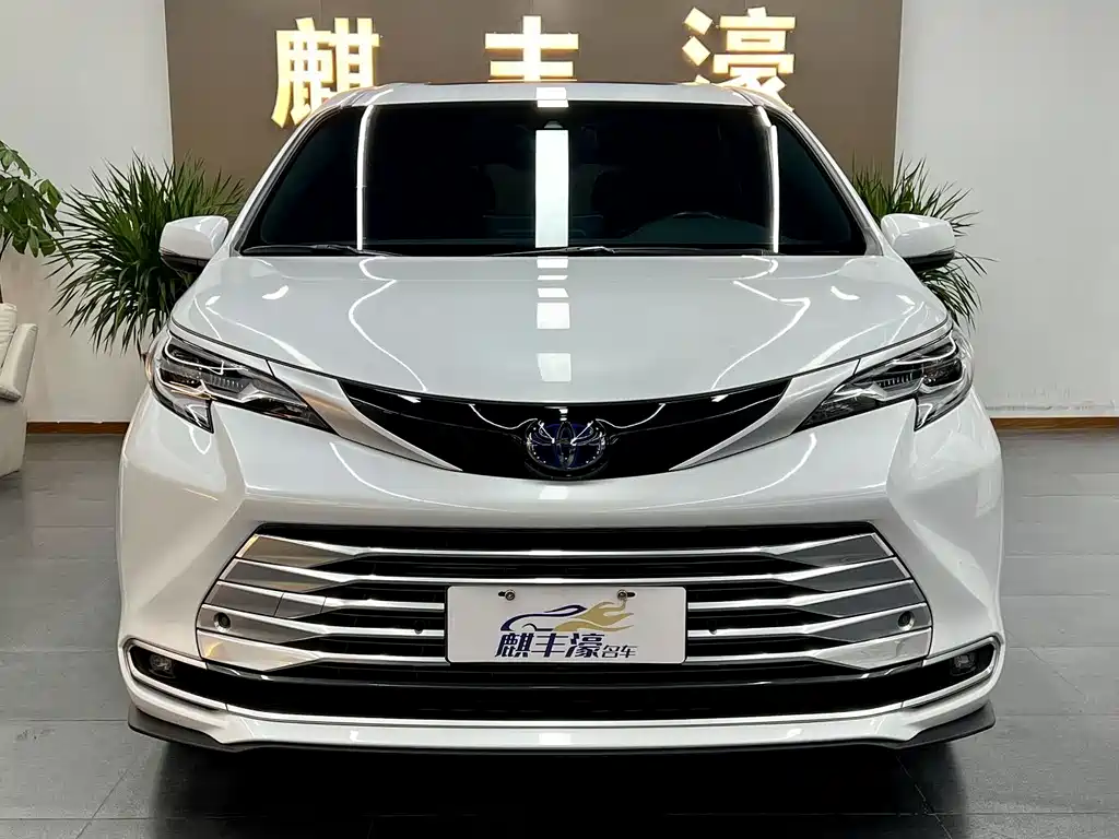 Toyota Sienna — фото 2