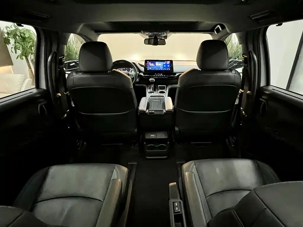 Toyota Sienna — фото 13