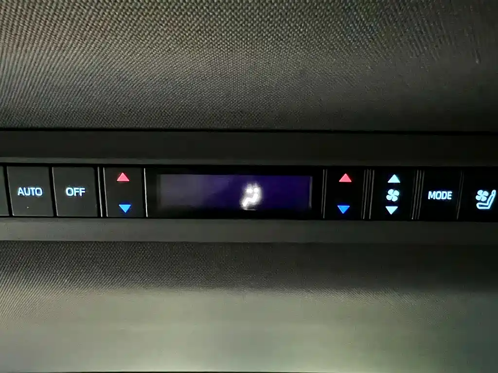 Toyota Sienna — фото 15