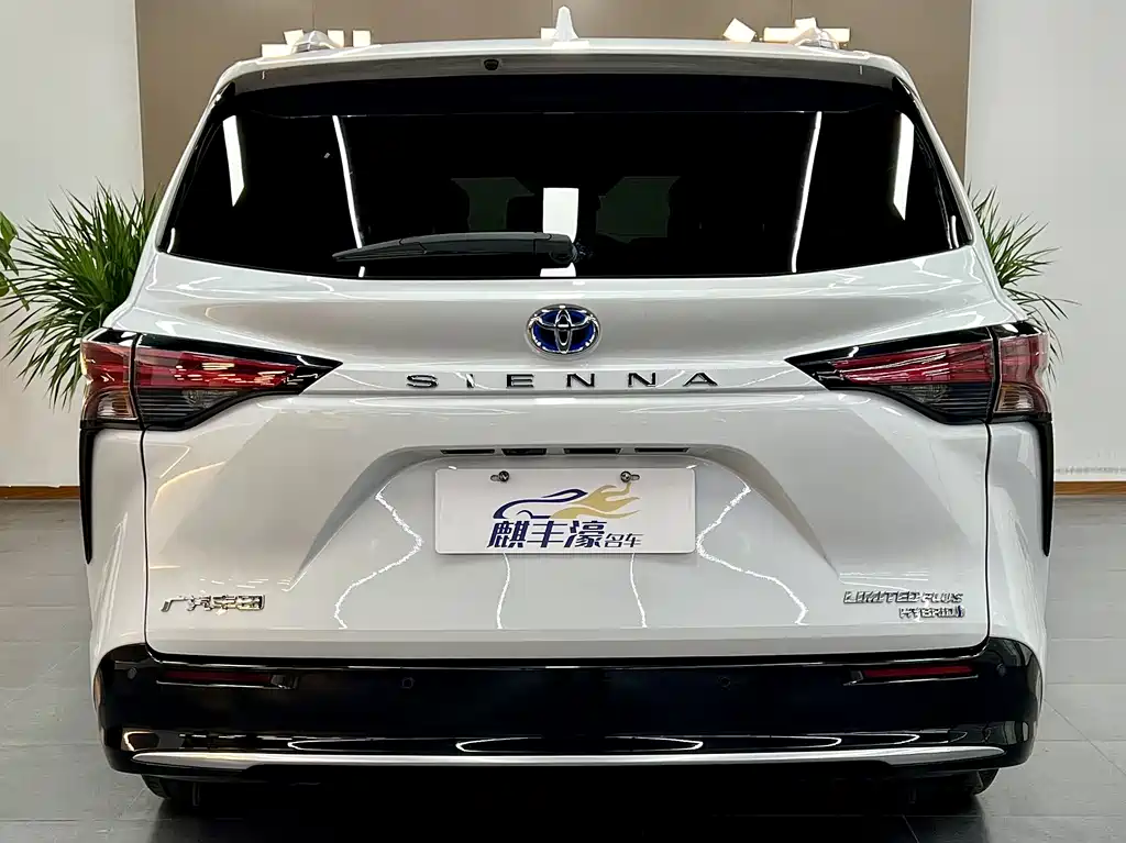 Toyota Sienna — фото 18