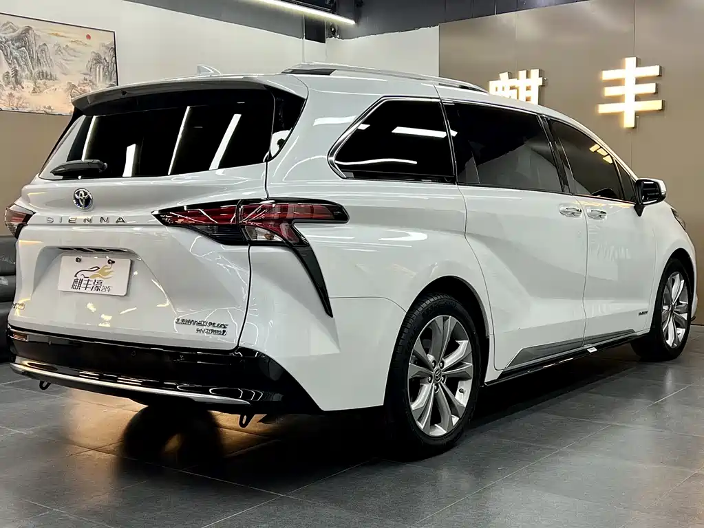 Toyota Sienna — фото 19