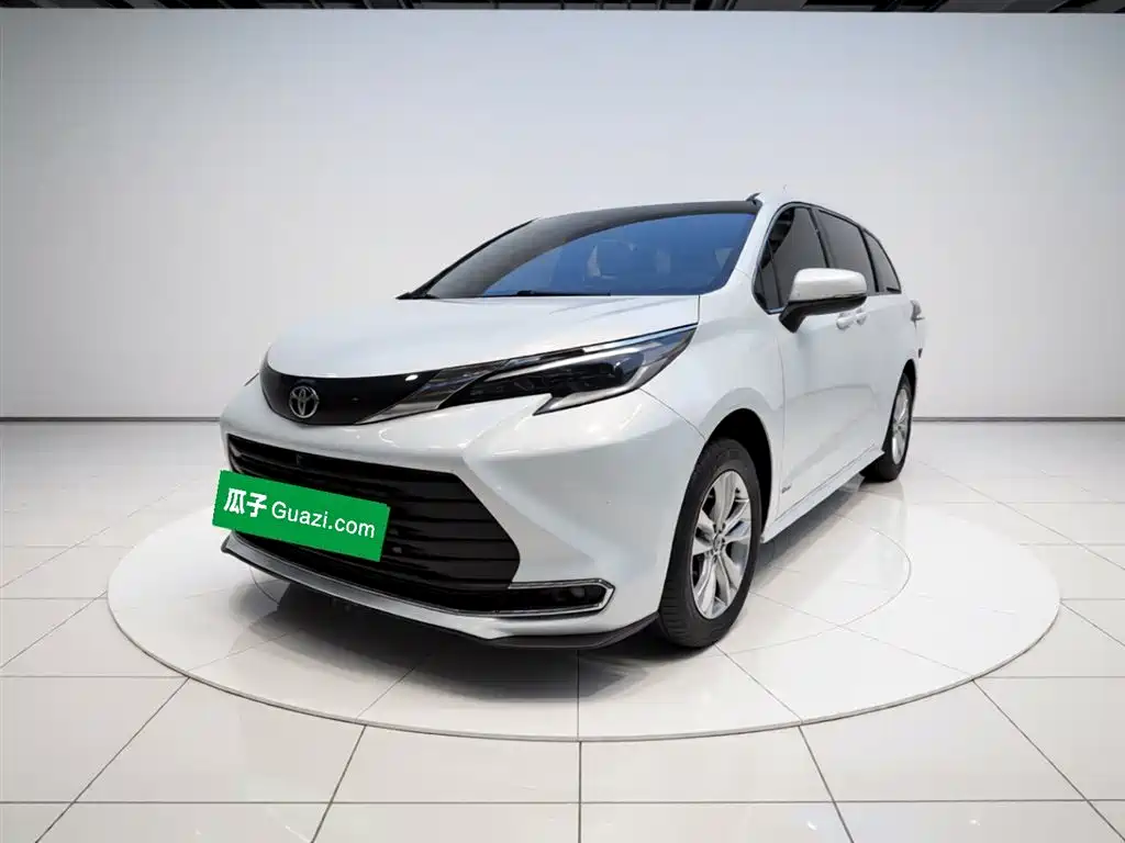 Toyota Sienna — фото 2