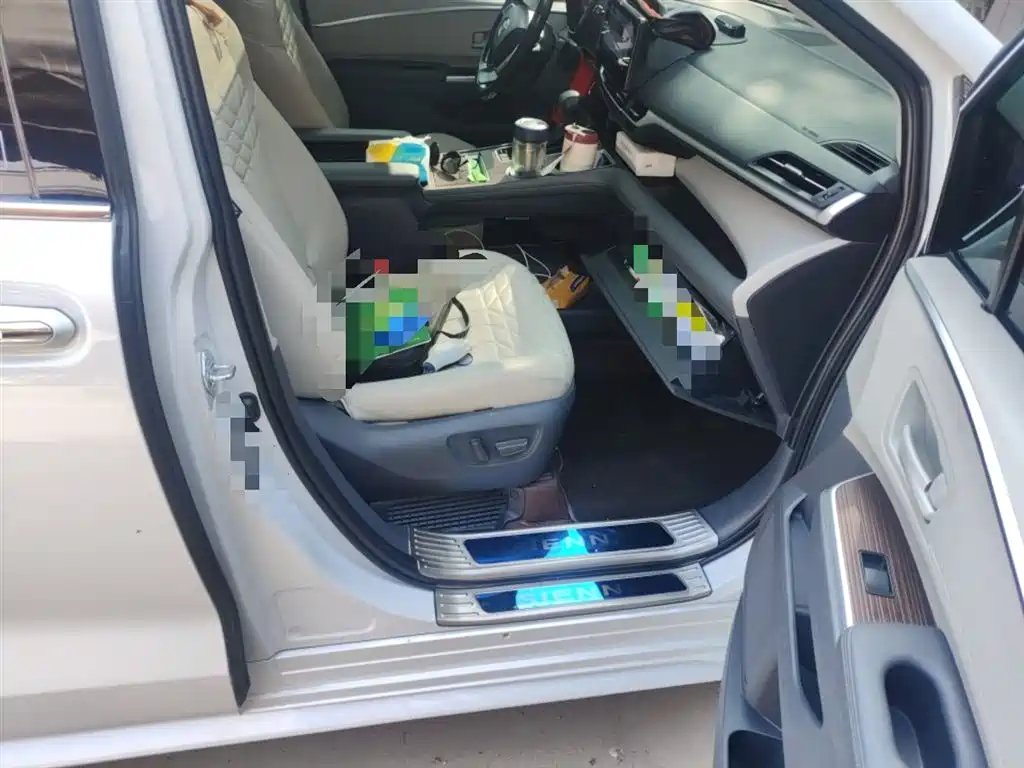 Toyota Sienna — фото 20