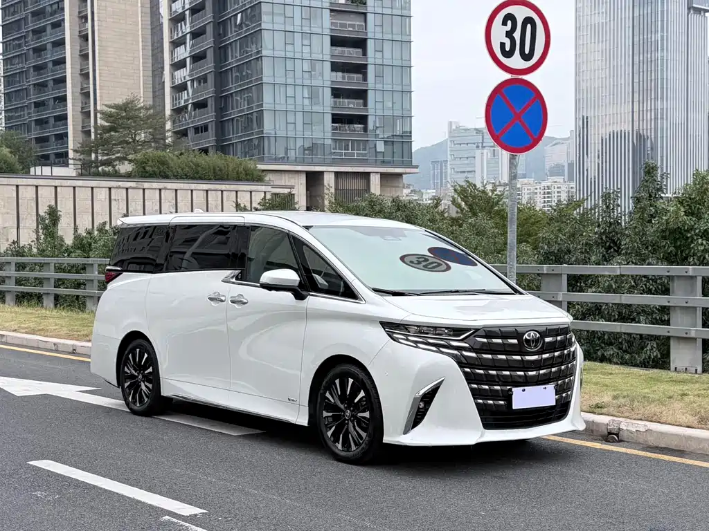 Toyota Alphard — фото 3