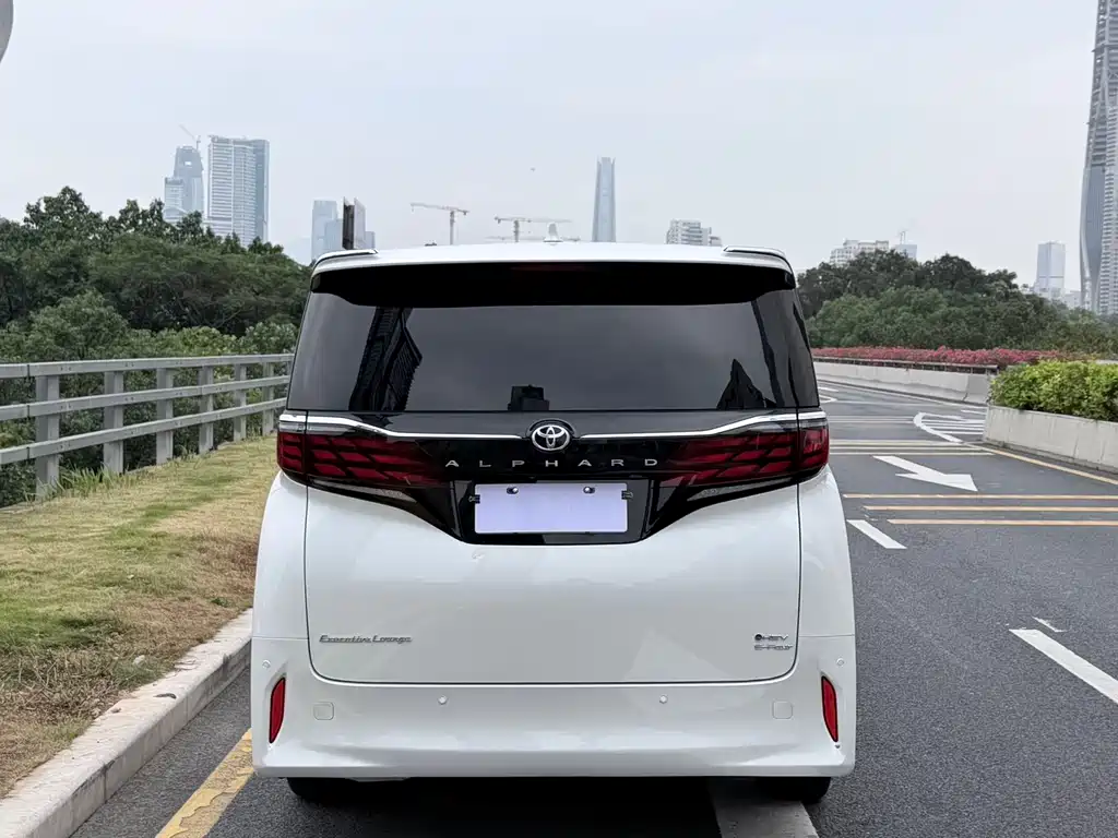 Toyota Alphard — фото 5