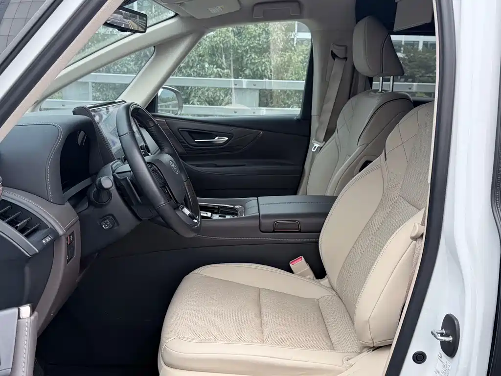 Toyota Alphard — фото 7