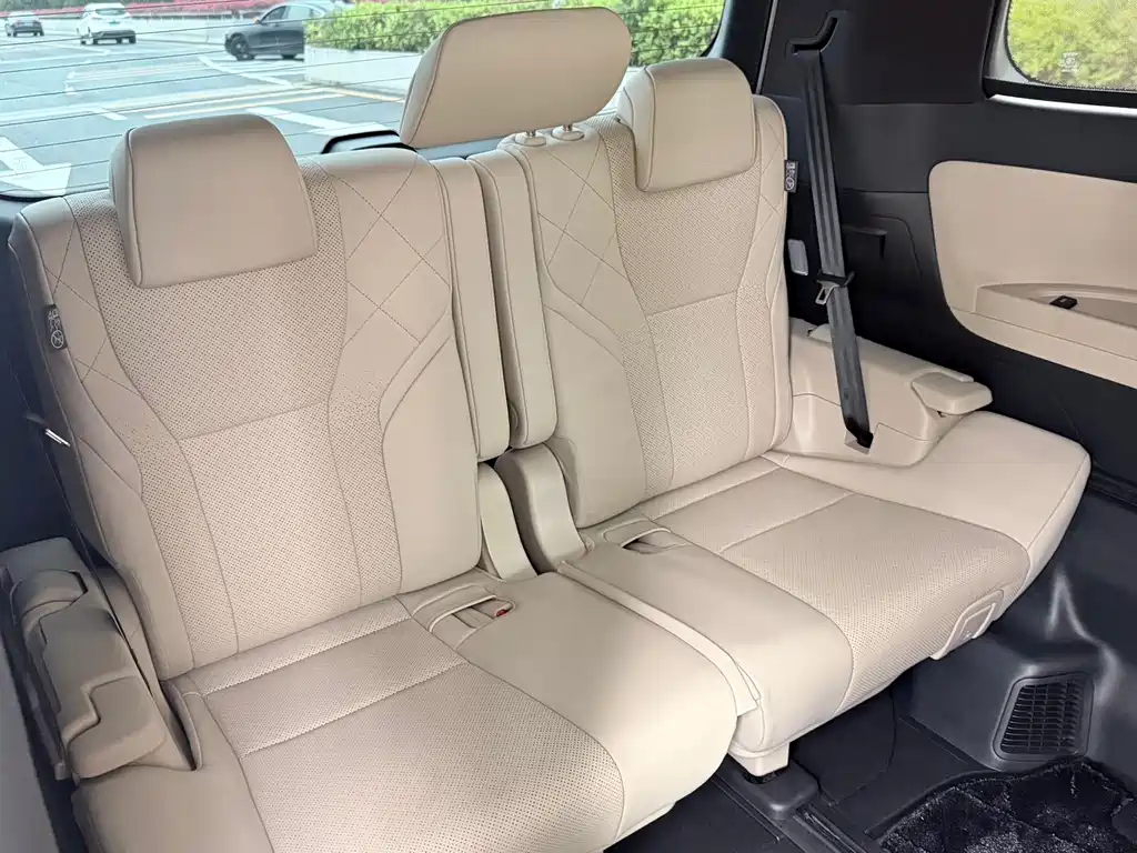 Toyota Alphard — фото 9