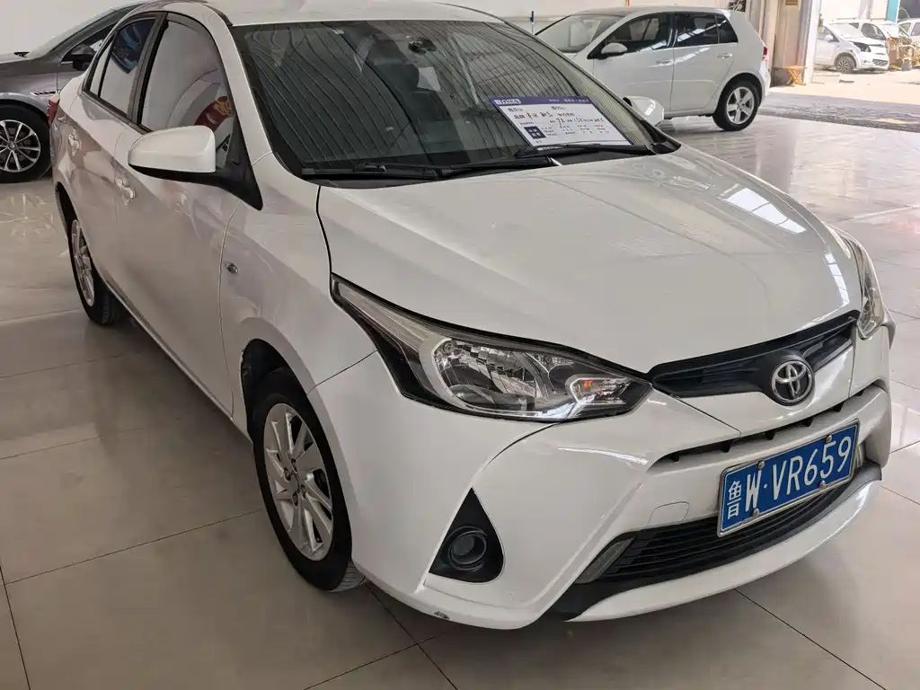 Toyota Yaris L — фото 2