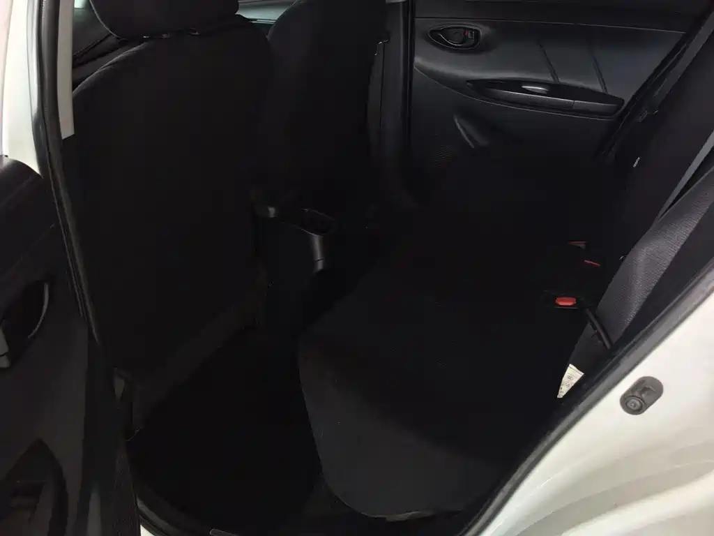 Toyota Yaris L — фото 6