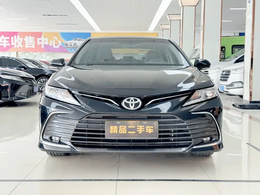 Toyota Camry — фото 2
