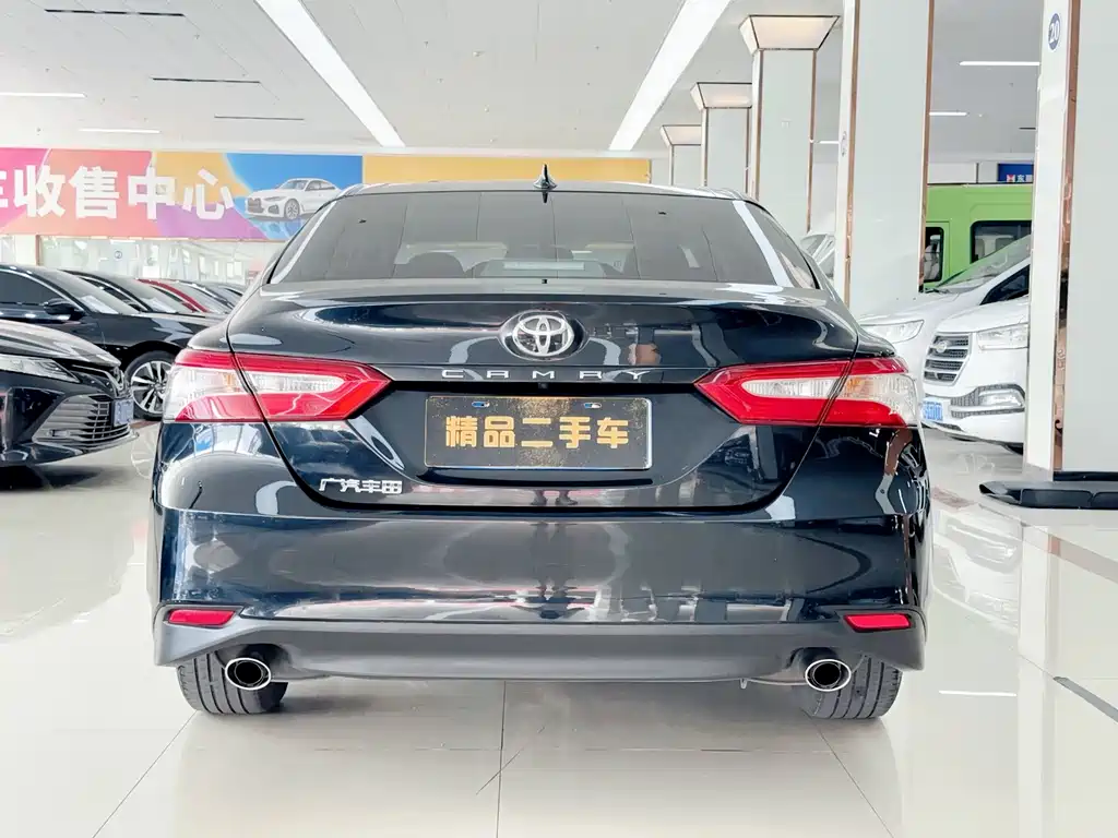 Toyota Camry — фото 6