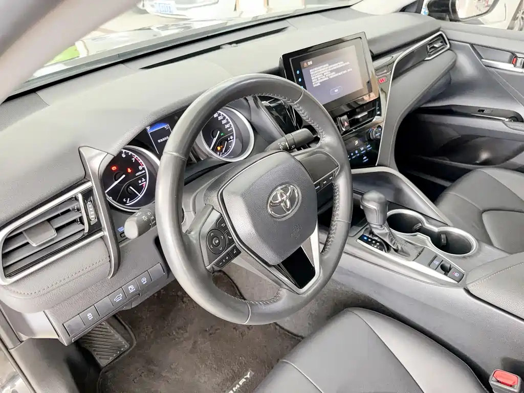 Toyota Camry — фото 8