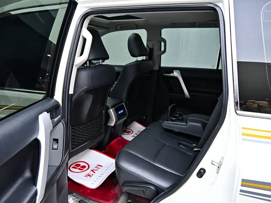 Toyota Prado — фото 13