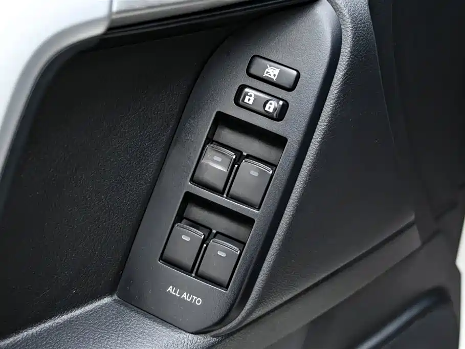 Toyota Prado — фото 23