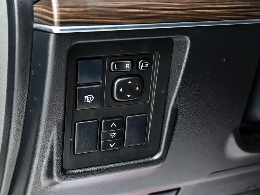 Toyota Prado — фото 24