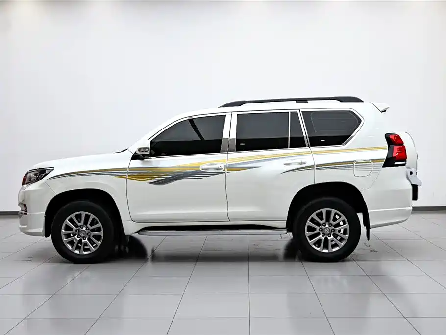 Toyota Prado — фото 5