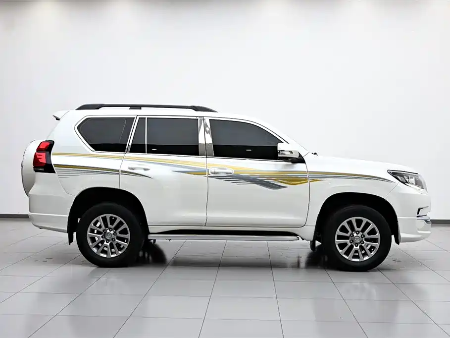 Toyota Prado — фото 6