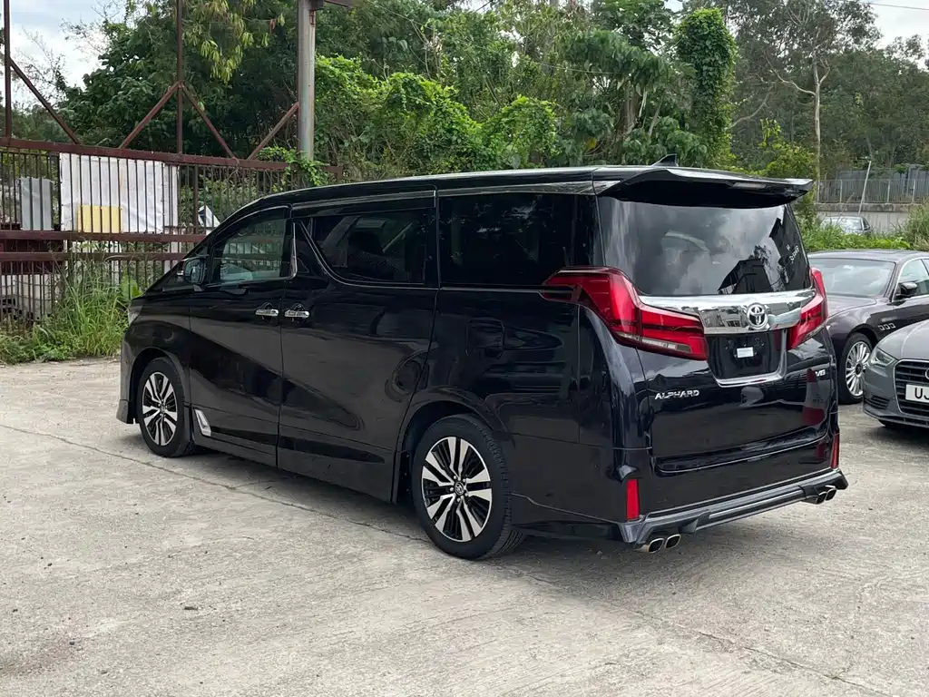 Toyota Alphard — фото 4
