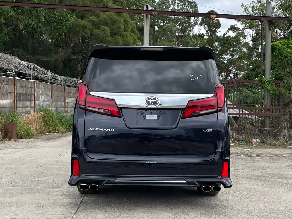 Toyota Alphard — фото 5