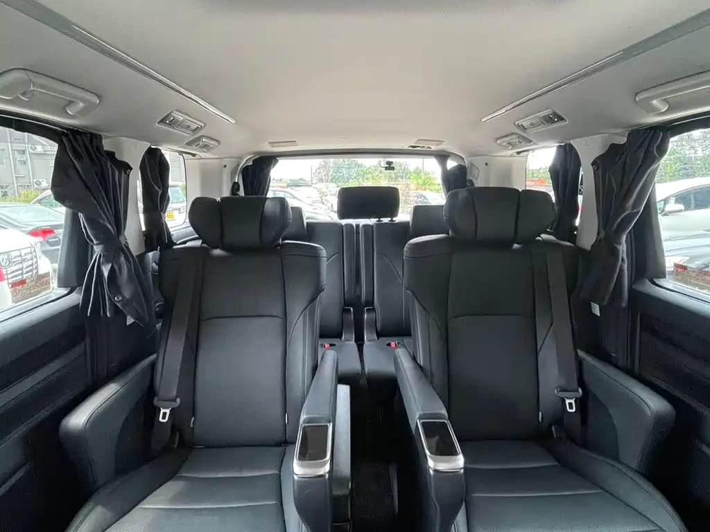 Toyota Alphard — фото 8