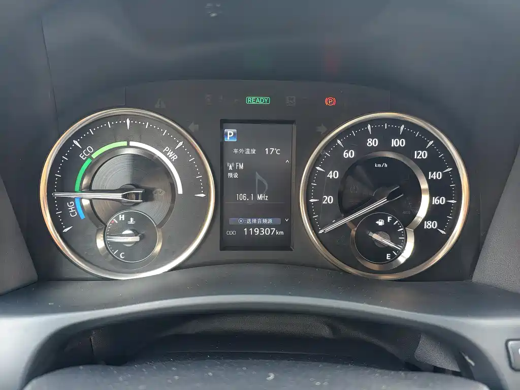 Toyota Alphard — фото 13