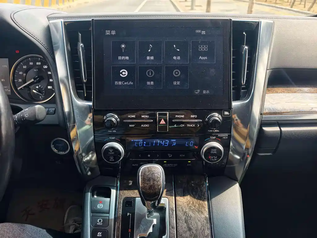 Toyota Alphard — фото 14