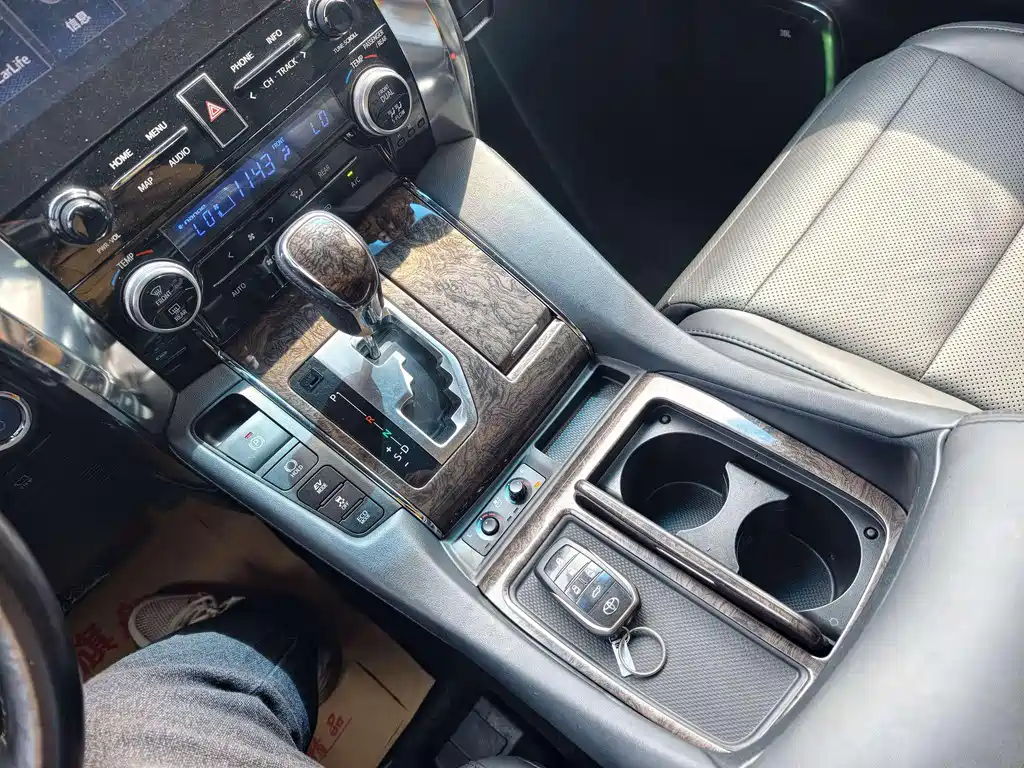 Toyota Alphard — фото 15