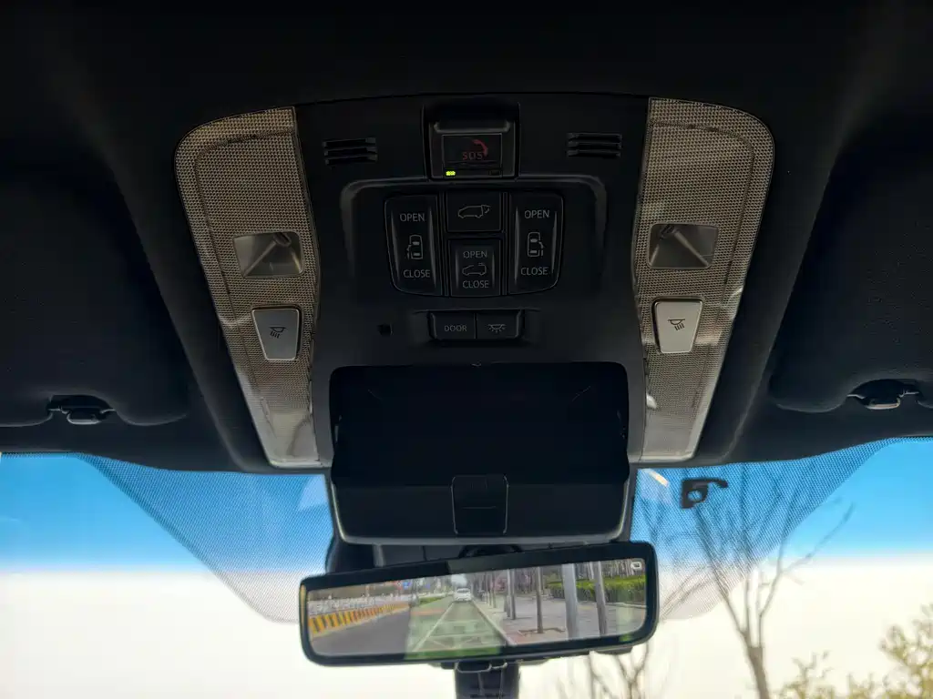Toyota Alphard — фото 16