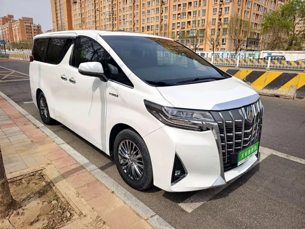 Toyota Alphard — фото 3