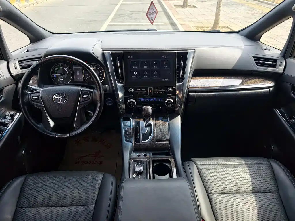Toyota Alphard — фото 23
