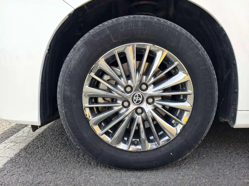Toyota Alphard — фото 30