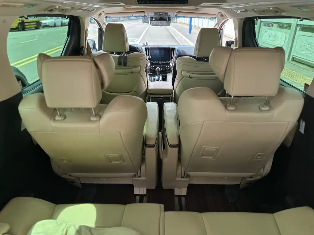 Toyota Alphard — фото 6