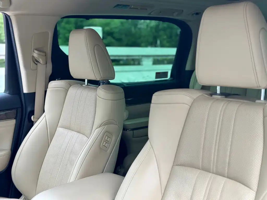 Toyota Alphard — фото 7