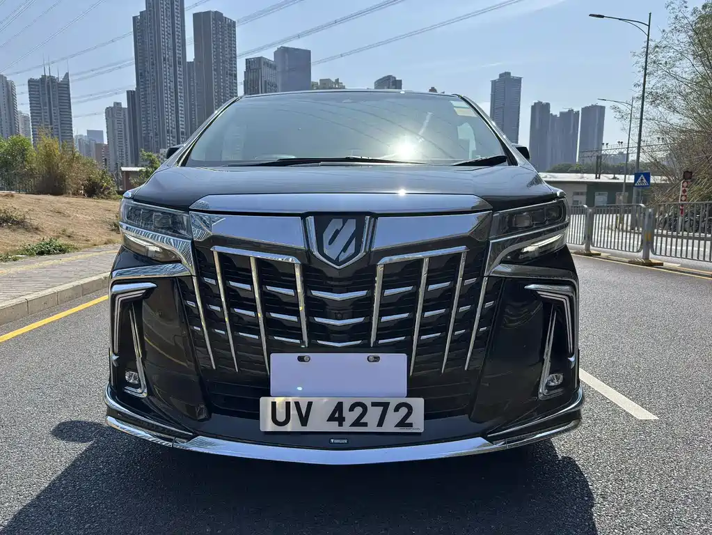 Toyota Alphard — фото 2