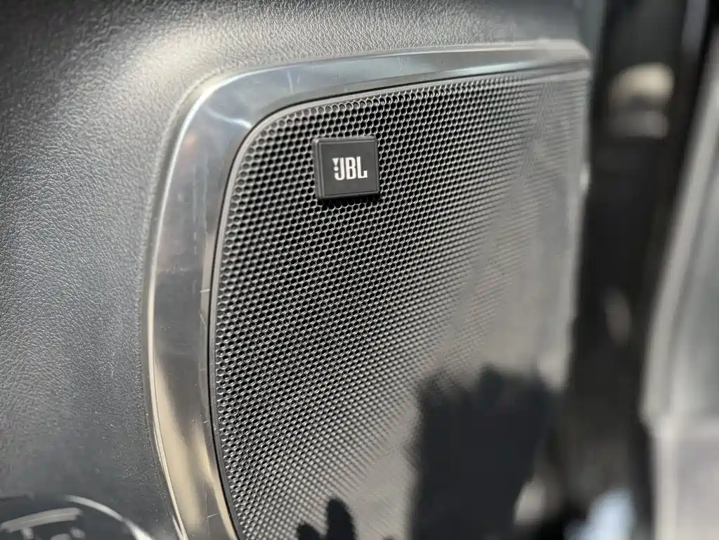 Toyota Alphard — фото 11
