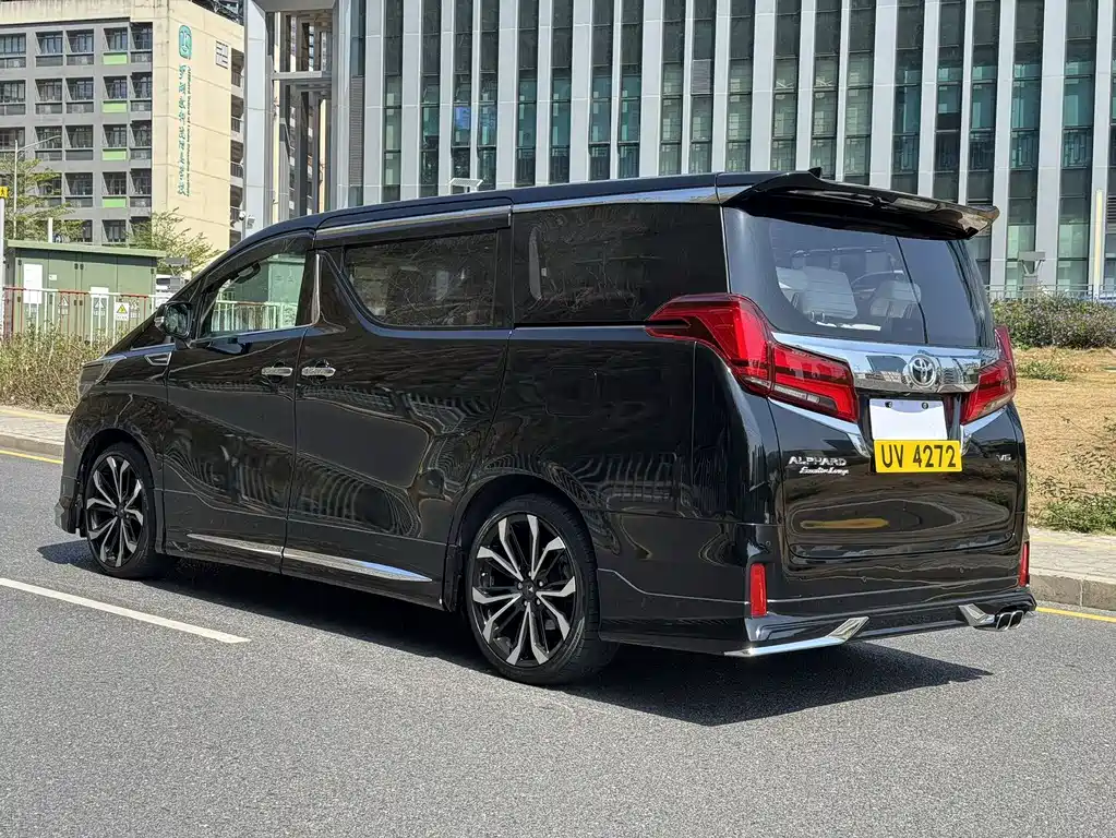 Toyota Alphard — фото 13