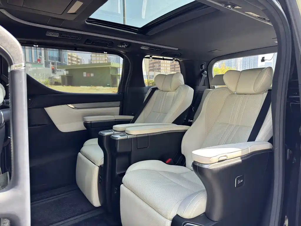 Toyota Alphard — фото 7