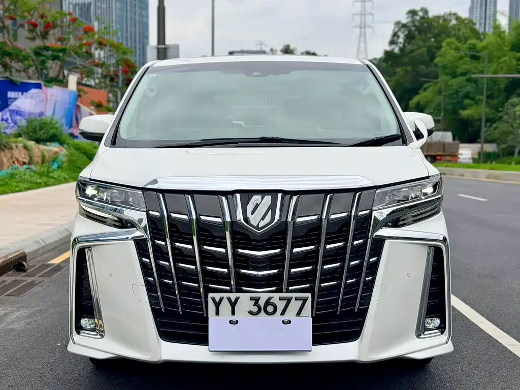 Toyota Alphard — фото 2