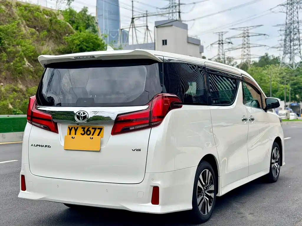 Toyota Alphard — фото 13