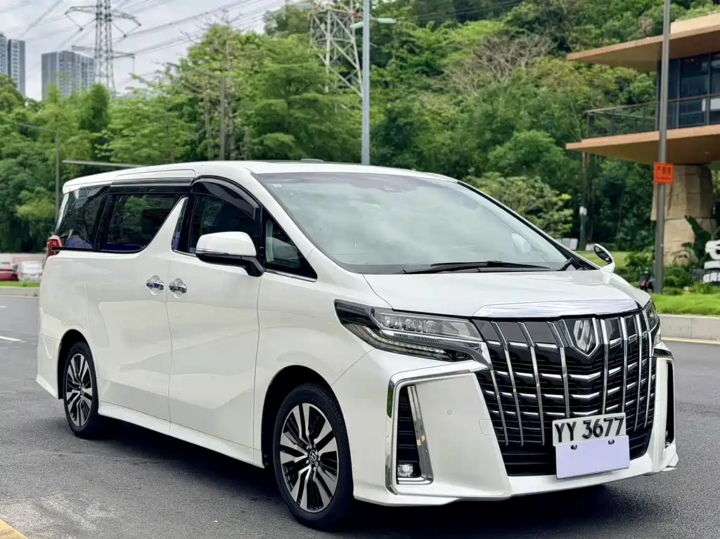 Toyota Alphard — фото 3