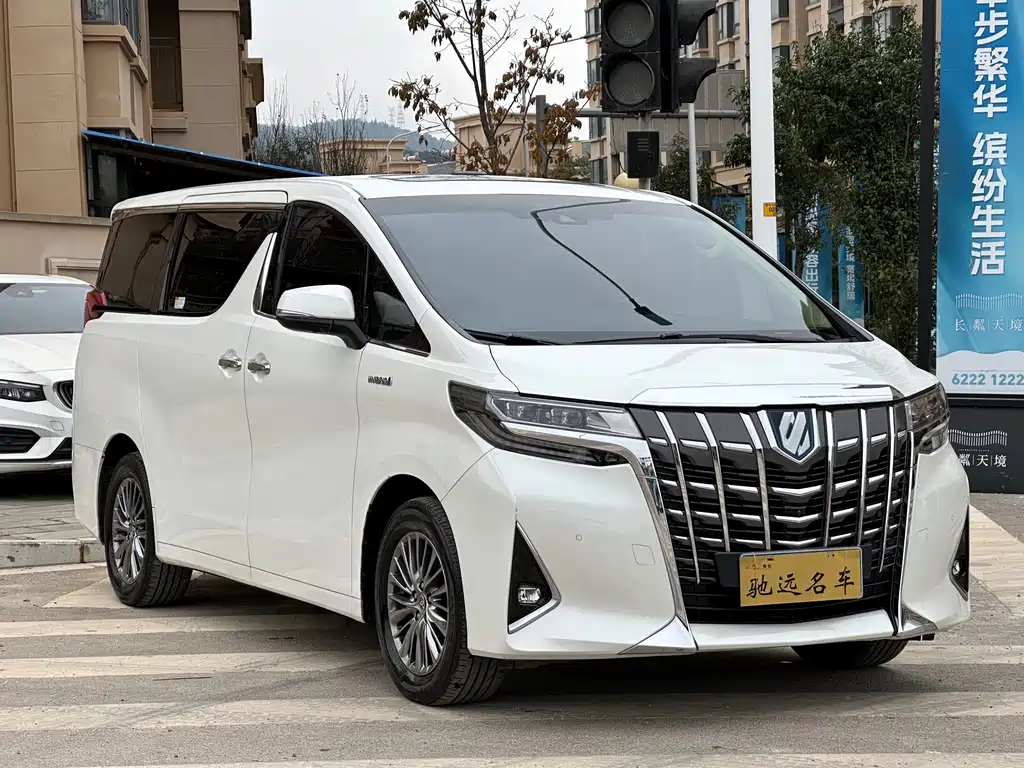 Toyota Alphard — фото 2