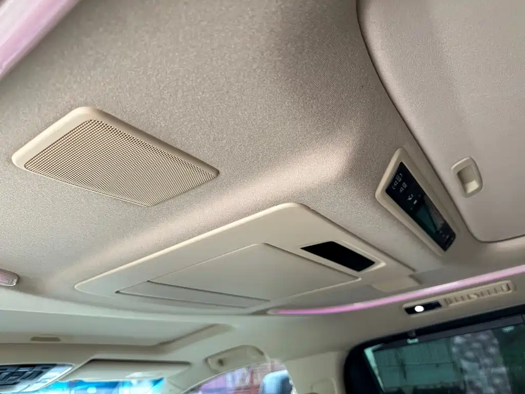 Toyota Alphard — фото 17