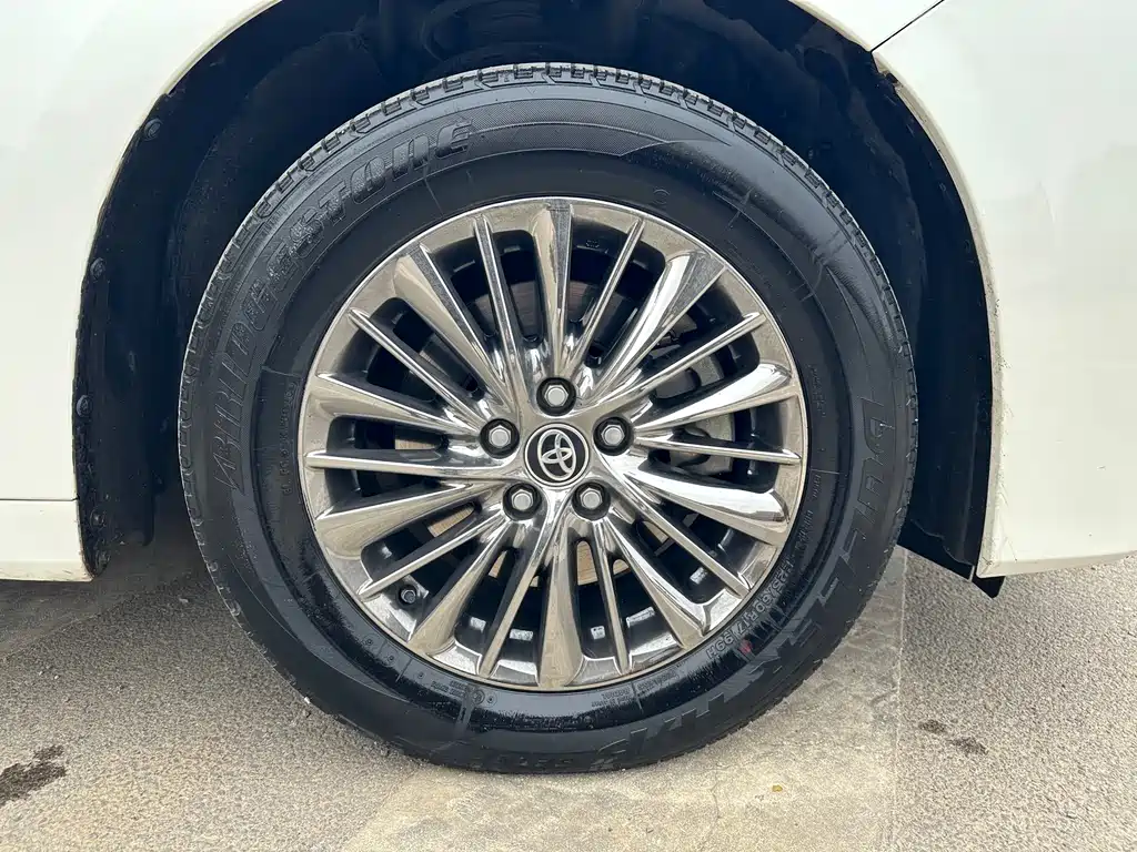 Toyota Alphard — фото 22