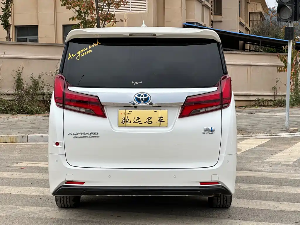 Toyota Alphard — фото 24