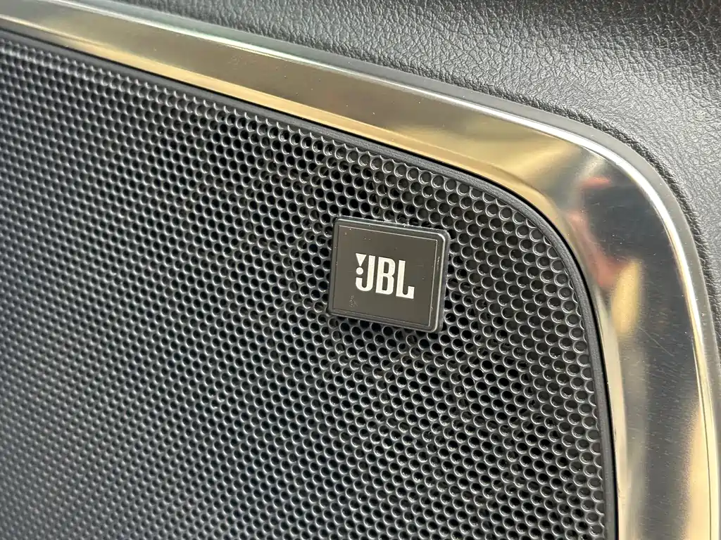 Toyota Alphard — фото 7